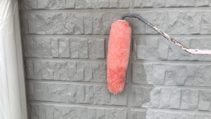 外壁塗装 下塗り 密着材塗り